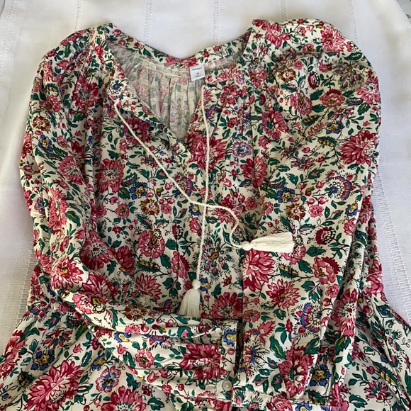Old Navy Dresses & Skirts - Old Navy floral dress.